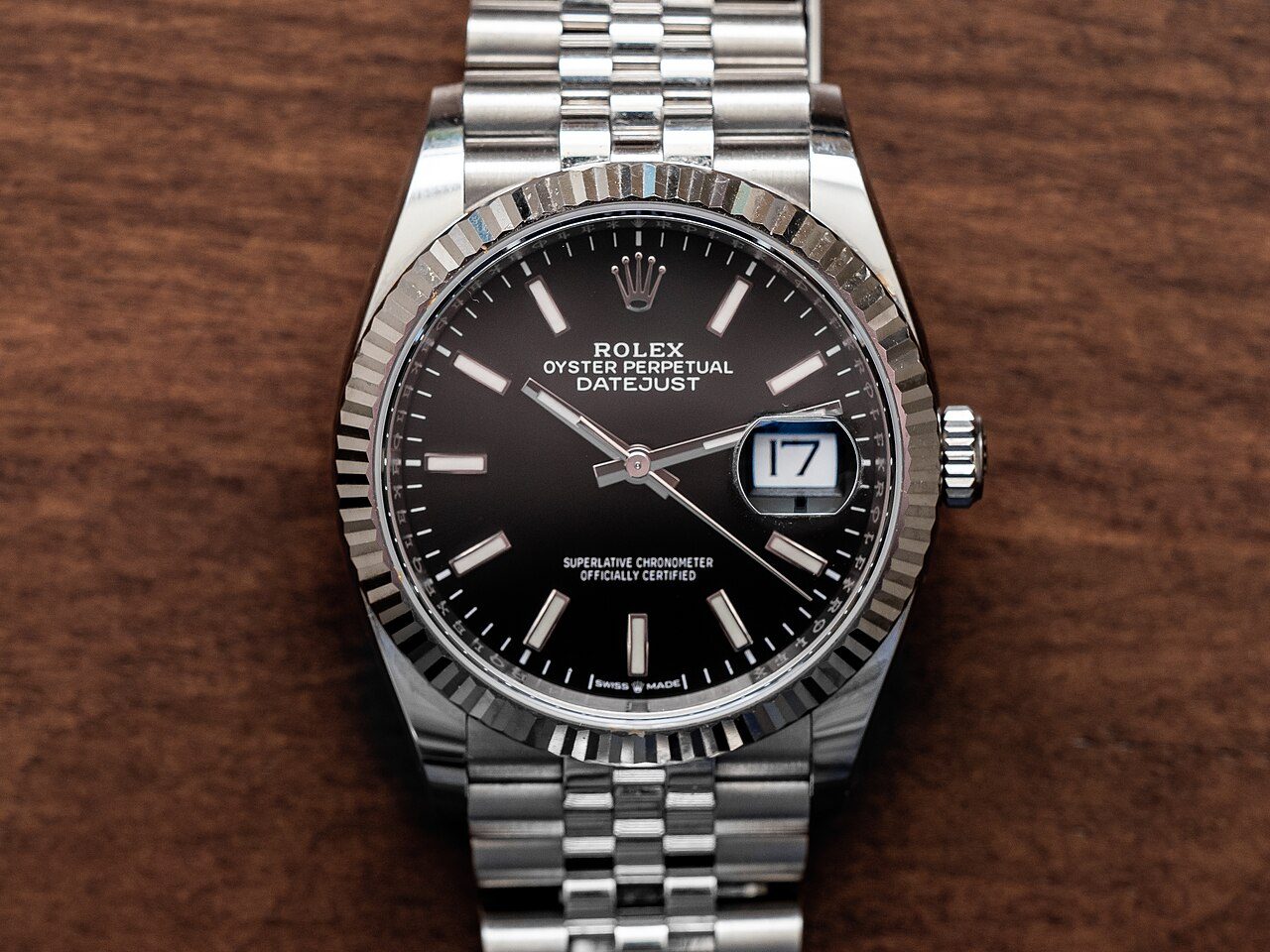 Rolex Datejust aus Stahl mit schwarzem Zifferblatt, geriffelter Lünette, Datumsfenster und Jubilee-Armband
